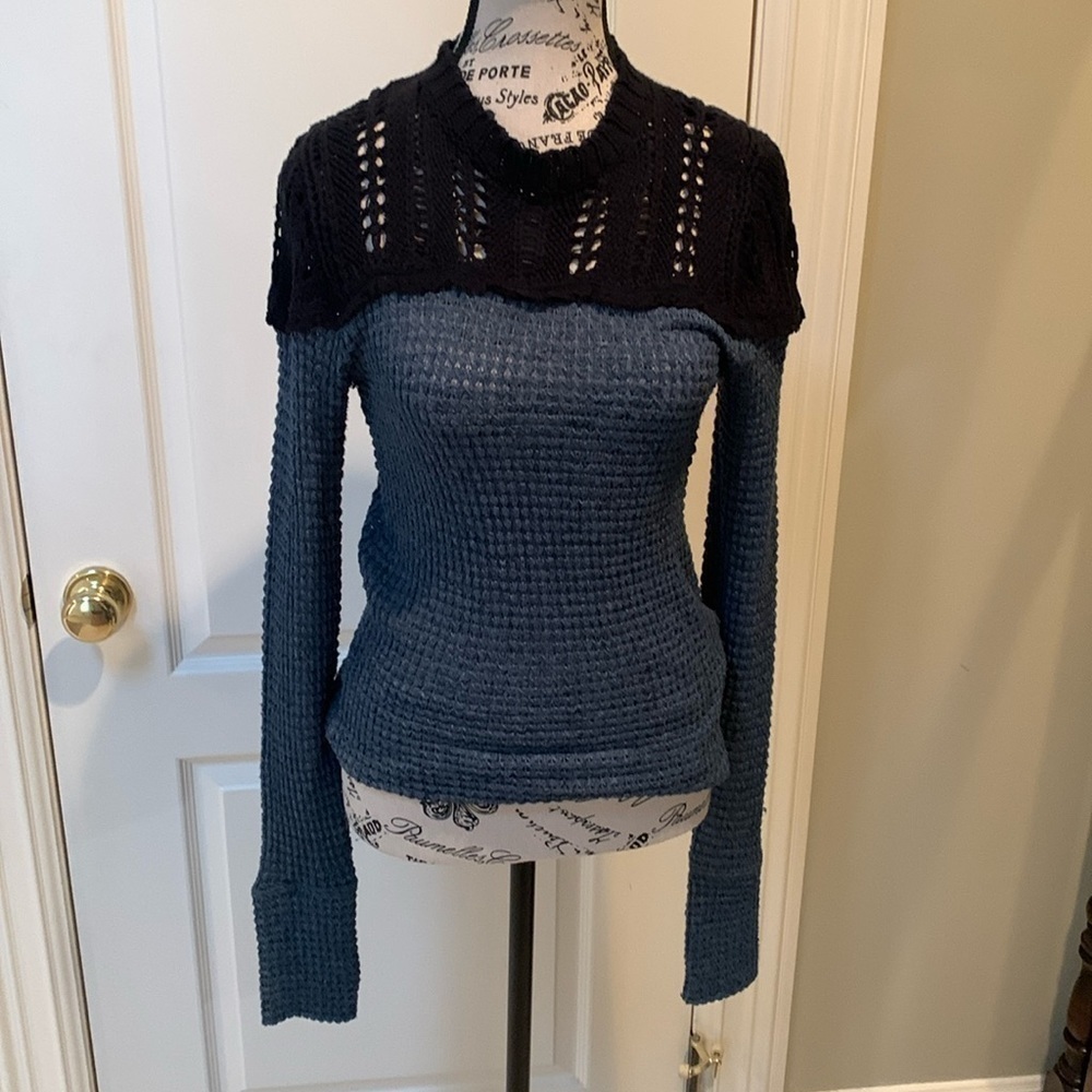 Free People knit top. Size small/petite - Picture 2 of 5